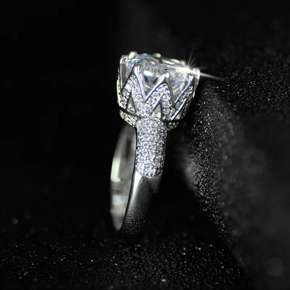 Unique Design 925 Silver Round Diamond Ring New - Picture 4 of 4